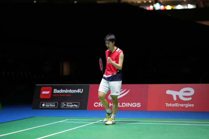 明了他正逐 明了他正逐